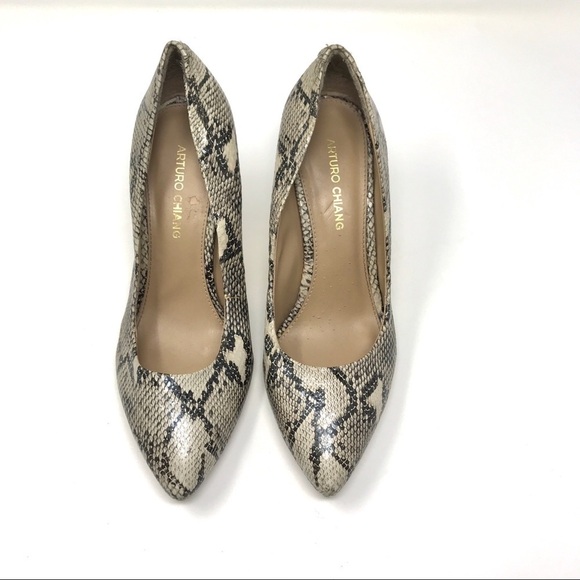 Arturo Chiang Shoes - Arturo Chiang Ivory/Black Snakeskin Pumps Size 9.5